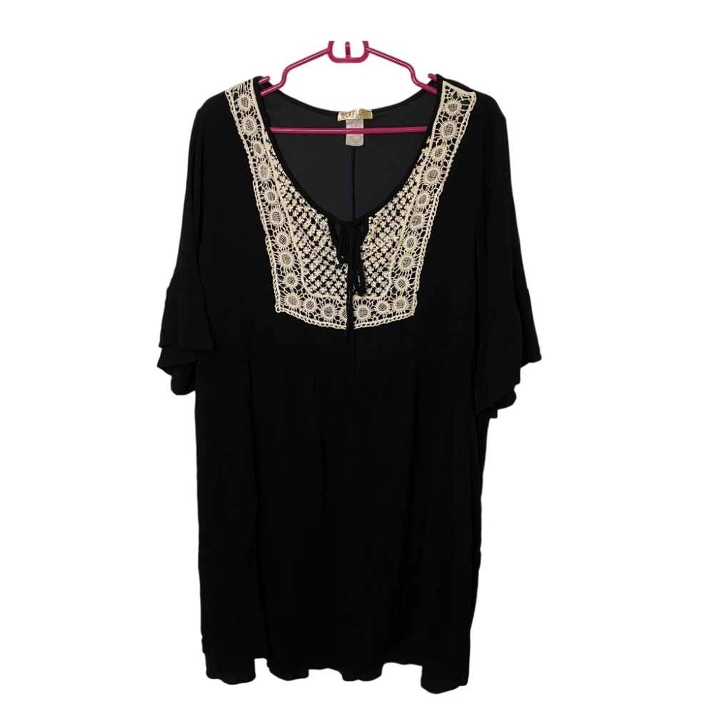 Lavish Black Lace-Trimmed Women's Top, Floral Embroidered Boho‎ Tunic.